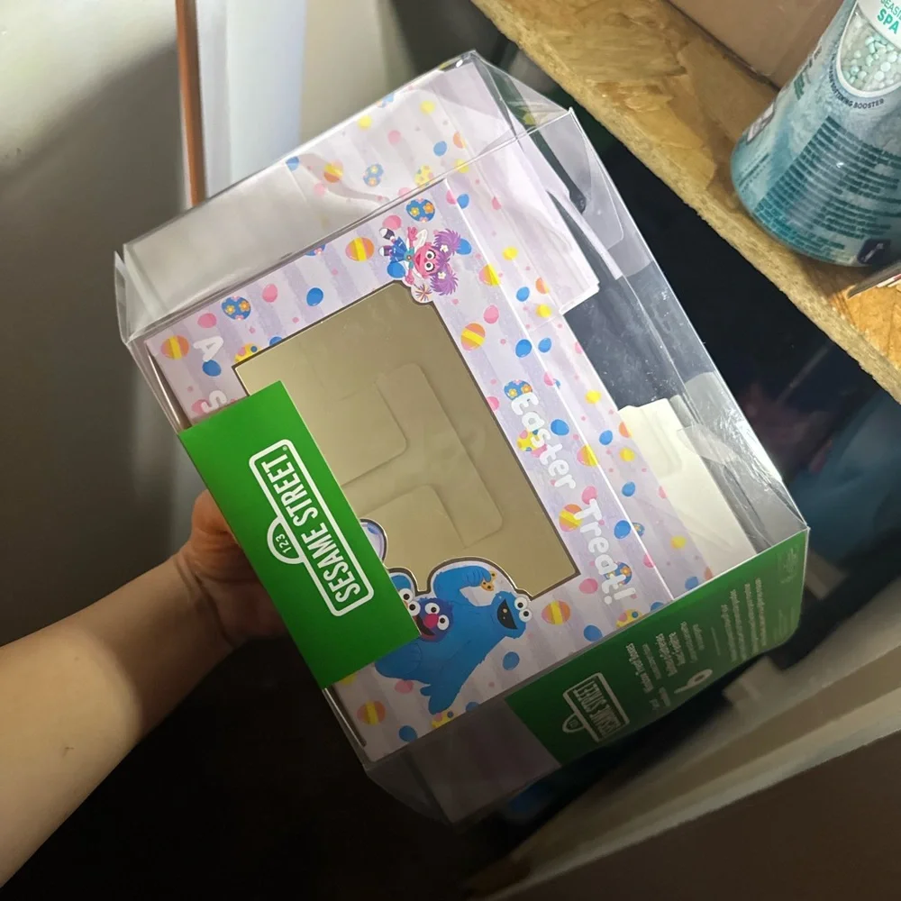 Sesame Street Blue and Green Disposable treat boxes- 6